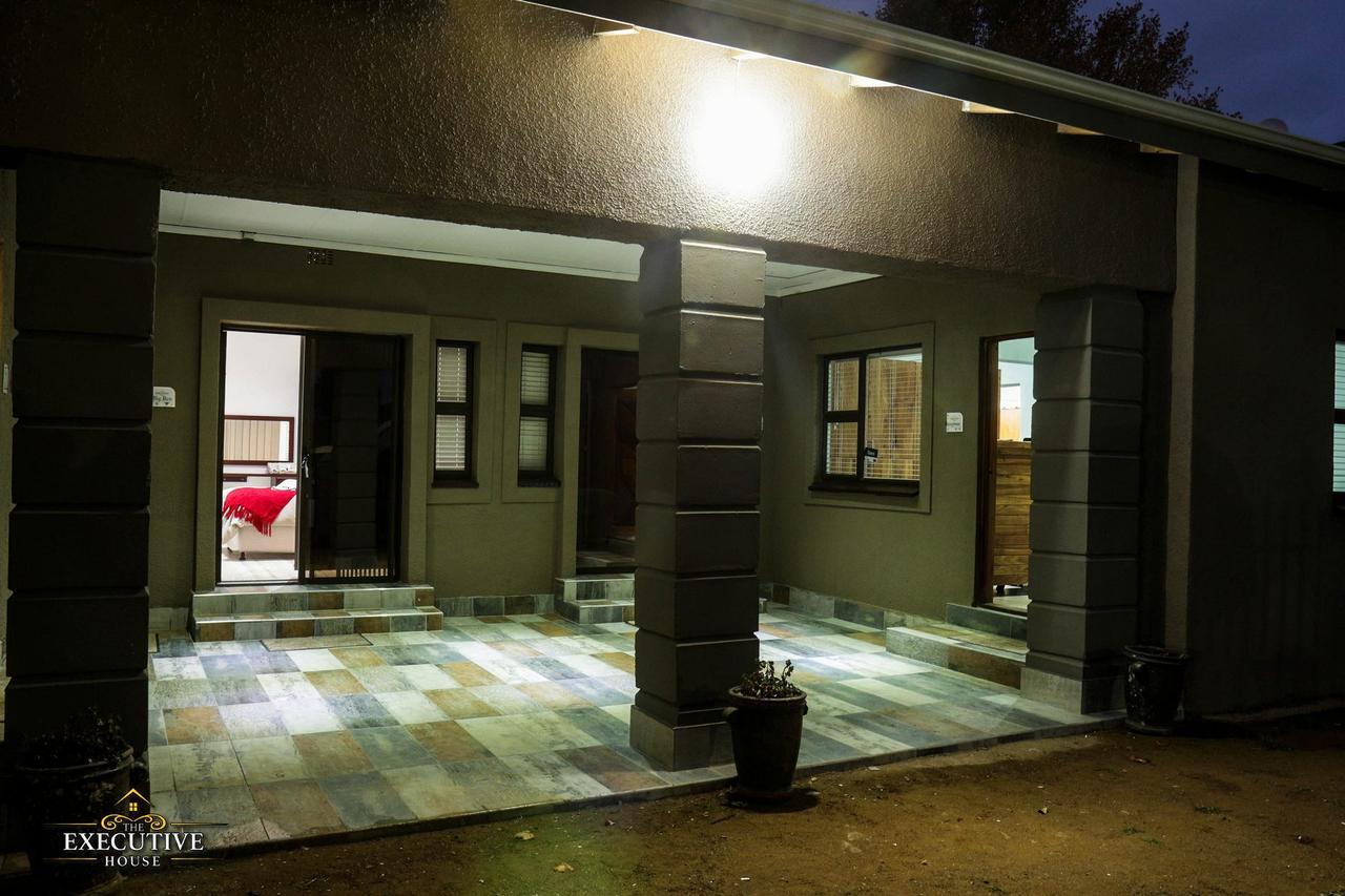 The Executive House Newcastle Exterior foto